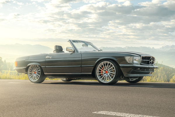 Тюнеры переходят на классику: рестомод от Pogea на базе Mercedes-Benz SL поколения R107