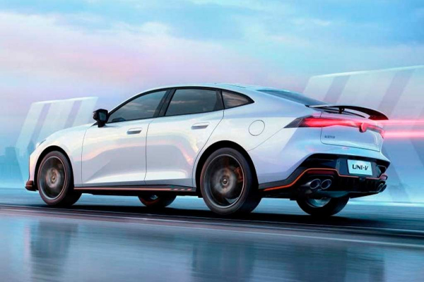 Changan Uni-V третьего поколения оказался глубоким рестайлингом оригинальной модели