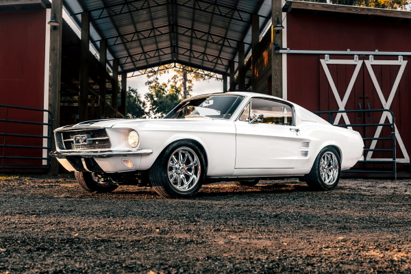 Ford Mustang ‘67 Ghost от ECD Automotive Design: классический рестомод с мотором Roush V8