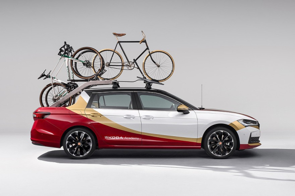 Skoda Superb превратили в пикап со сдвижной пассажирской дверью