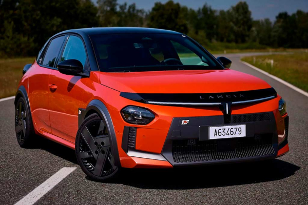 Хэтчбек Lancia Ypsilon получил «горячую» версию HF и две гоночные модификации