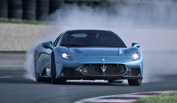 Суперкар Maserati MCPura стал эволюцией модели MC20