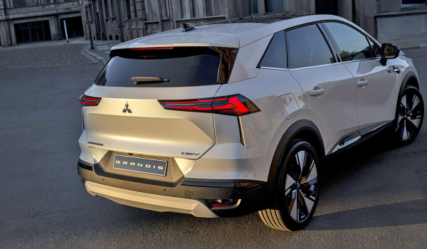 Mitsubishi Grandis возрожден: теперь это кроссовер для Европы Mitsubishi Grandis возрожден: теперь это кроссовер для Европы