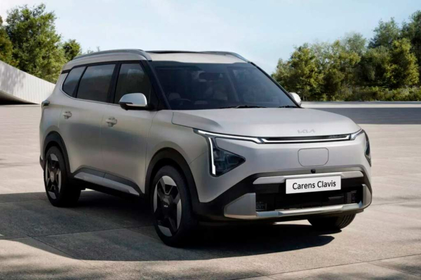 В Индии стартовали продажи электрического кроссовера KIA Carens Clavis EV