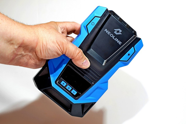 «И от 12, и от 220!»: обзор необычного автокомпрессора Neoline DELA-X