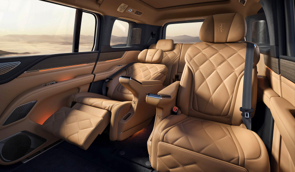 Удлиненный Yangwang U8L предъявил роскошный салон Удлиненный Yangwang U8L предъявил роскошный салон