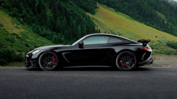 Суперкар Brabus 1000 похвастал избыточной тягой Суперкар Brabus 1000 похвастал избыточной тягой