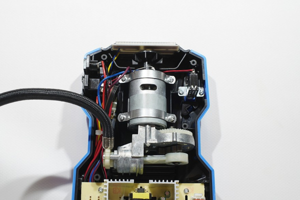 «И от 12, и от 220!»: обзор необычного автокомпрессора Neoline DELA-X