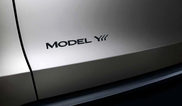 Сертифицирована удлиненная Tesla Model Y L с шестиместным салоном