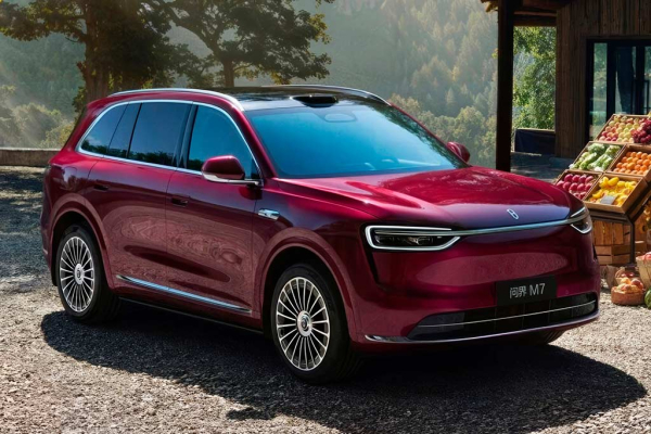 Китайцы рассекретили трехрядный кроссовер Aito M7 второго поколения