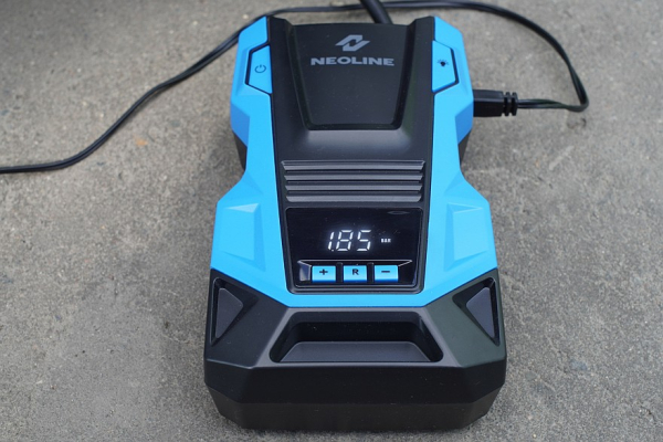 «И от 12, и от 220!»: обзор необычного автокомпрессора Neoline DELA-X