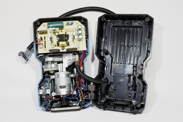 «И от 12, и от 220!»: обзор необычного автокомпрессора Neoline DELA-X