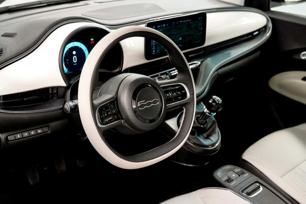 Fiat 500 Hybrid: актуальная версия «пятисотки» получила гибридное исполнение