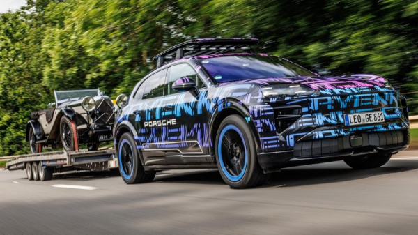 Новый Porsche Cayenne Electric показан в камуфляже