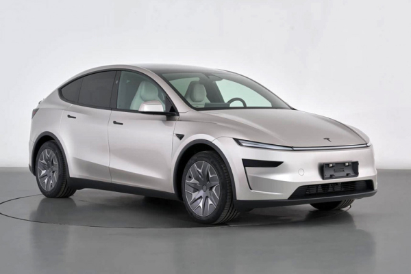 Сертифицирована удлиненная Tesla Model Y L с шестиместным салоном