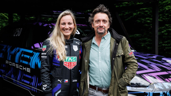 Новый Porsche Cayenne Electric показан в камуфляже