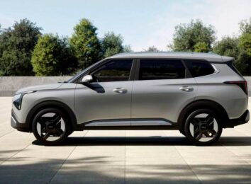 В Индии стартовали продажи электрического кроссовера KIA Carens Clavis EV