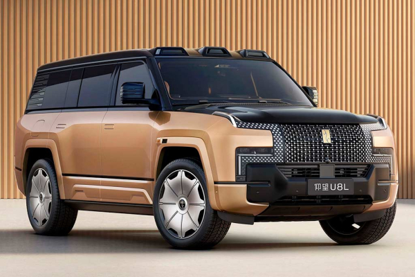 Внедорожник YangWang U8L: удлиненная модификация с золотыми шильдиками
