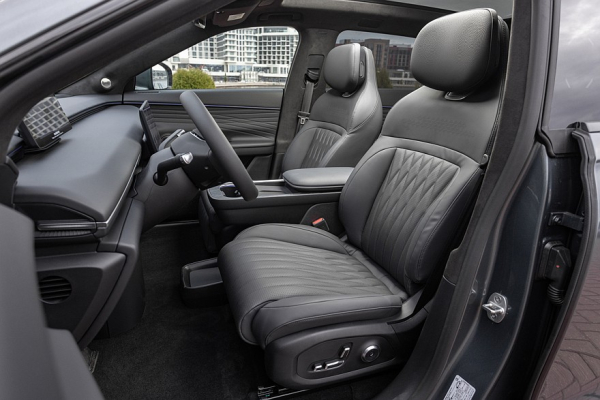 Exlantix ET и компания: выбираем премиальный гибридный кроссовер на выгодных условиях