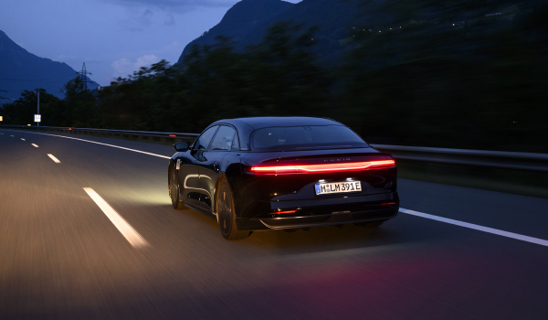 Седан Lucid Air поставил рекорд дальности хода