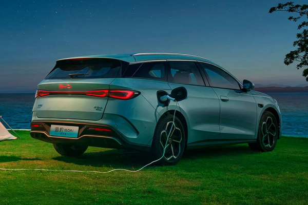 В Поднебесной дебютировал недорогой гибридный универсал BYD Seal 06 DM-i Travel Edition В Поднебесной дебютировал недорогой гибридный универсал BYD Seal 06 DM-i Travel Edition