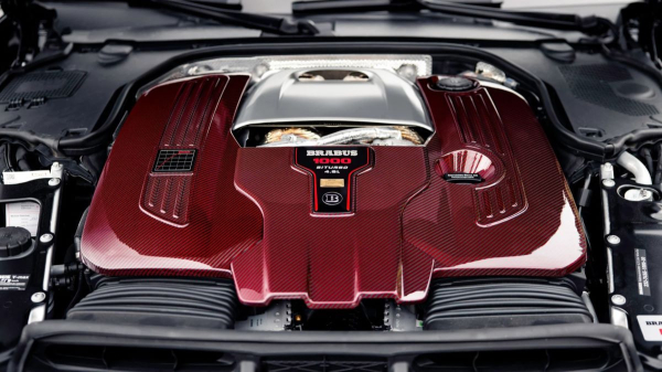 Суперкар Brabus 1000 похвастал избыточной тягой Суперкар Brabus 1000 похвастал избыточной тягой