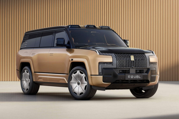 Удлиненный Yangwang U8L предъявил роскошный салон Удлиненный Yangwang U8L предъявил роскошный салон