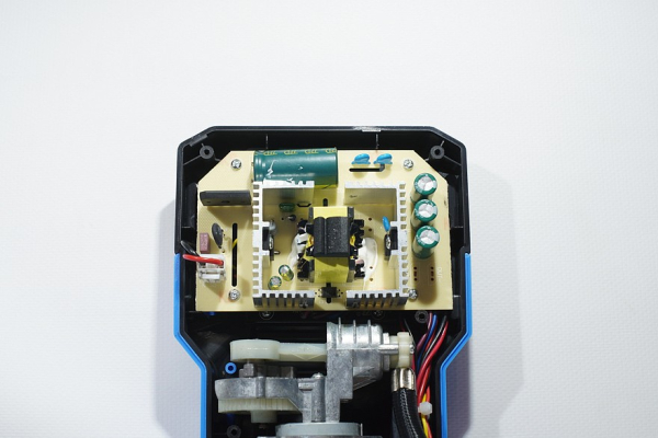 «И от 12, и от 220!»: обзор необычного автокомпрессора Neoline DELA-X