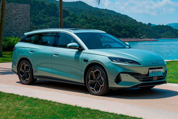 В Поднебесной дебютировал недорогой гибридный универсал BYD Seal 06 DM-i Travel Edition В Поднебесной дебютировал недорогой гибридный универсал BYD Seal 06 DM-i Travel Edition