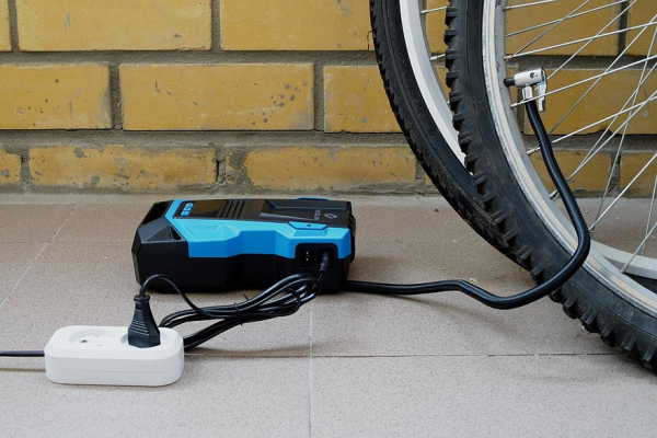 «И от 12, и от 220!»: обзор необычного автокомпрессора Neoline DELA-X