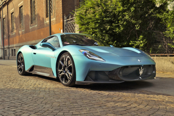 Суперкар Maserati MCPura стал эволюцией модели MC20