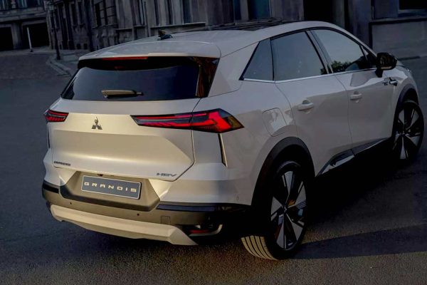 Представлен новый 2026 Mitsubishi Grandis II: теперь это кроссовер на базе Рено Представлен новый 2026 Mitsubishi Grandis II: теперь это кроссовер на базе Рено