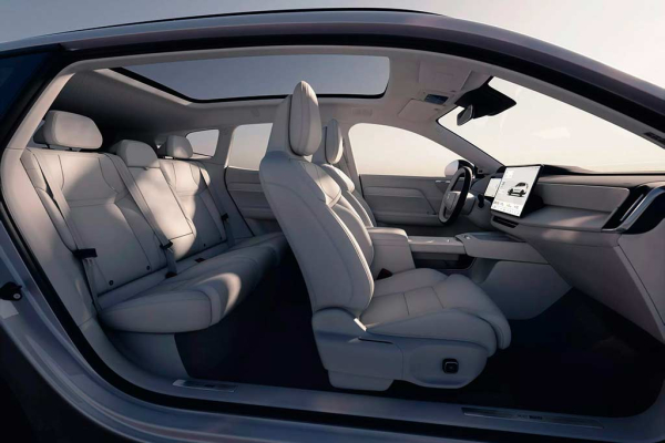 Шведы рассекретили дальнобойный гибридный кроссовер Volvo XC70 2026 Шведы рассекретили дальнобойный гибридный кроссовер Volvo XC70 2026