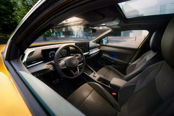 Кроссовер Volkswagen T-Roc второго поколения оказался заметно крупнее предшественника Кроссовер Volkswagen T-Roc второго поколения оказался заметно крупнее предшественника