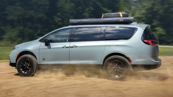 Минивэн Chrysler Pacifica подготовлен для бездорожья