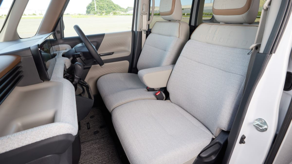 Тройной дебют: новые Nissan Roox, Mitsubishi eK Space и Delica Mini