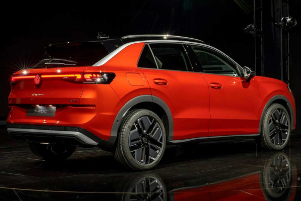 Кроссовер Volkswagen T-Roc второго поколения оказался заметно крупнее предшественника Кроссовер Volkswagen T-Roc второго поколения оказался заметно крупнее предшественника