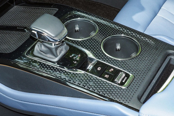 Покупаем Hongqi HS3: что это за автомобиль и почему именно он Покупаем Hongqi HS3: что это за автомобиль и почему именно он