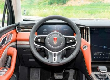 Новый Hongqi HS7 II второго поколения: объявлены российские цены Новый Hongqi HS7 II второго поколения: объявлены российские цены