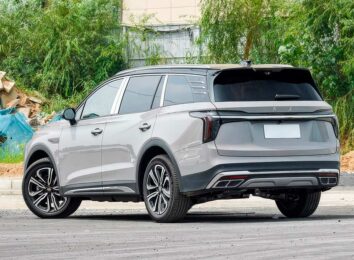 Новый Hongqi HS7 II второго поколения: объявлены российские цены Новый Hongqi HS7 II второго поколения: объявлены российские цены