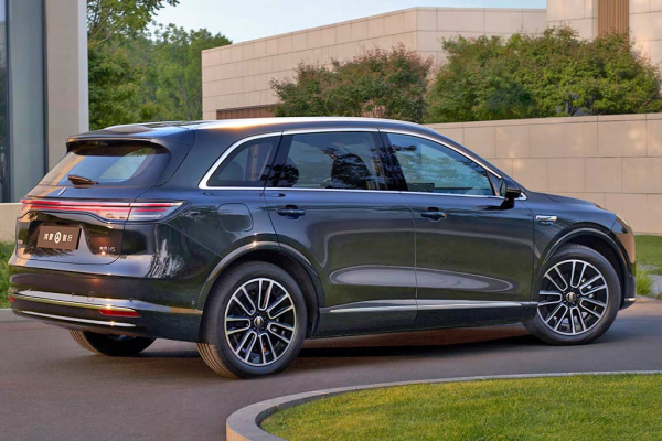 Shangjie H5: показан первенец новой марки от Huawei и SAIC