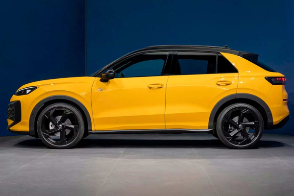 Кроссовер Volkswagen T-Roc второго поколения оказался заметно крупнее предшественника Кроссовер Volkswagen T-Roc второго поколения оказался заметно крупнее предшественника