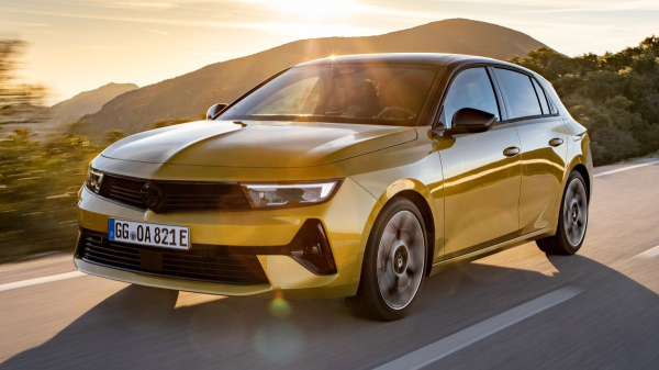Гибридный Opel Astra променял «автомат» на «робот» и стал мощнее