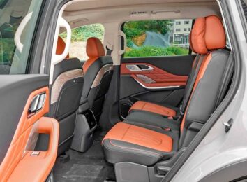 Новый Hongqi HS7 II второго поколения: объявлены российские цены Новый Hongqi HS7 II второго поколения: объявлены российские цены