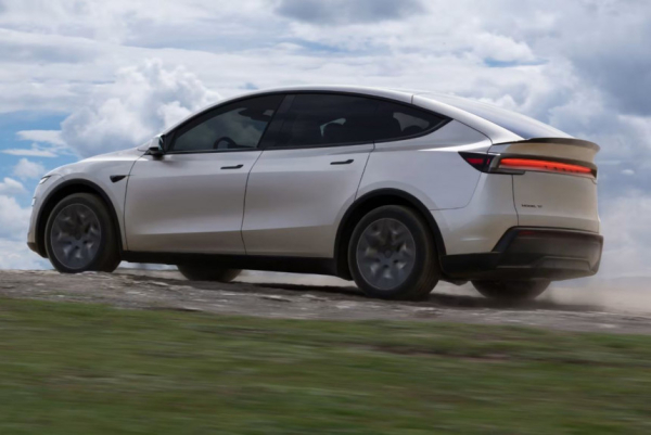 Удлиненная Tesla Model Y L: официальная премьера Удлиненная Tesla Model Y L: официальная премьера