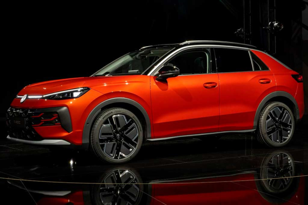 Кроссовер Volkswagen T-Roc второго поколения оказался заметно крупнее предшественника Кроссовер Volkswagen T-Roc второго поколения оказался заметно крупнее предшественника