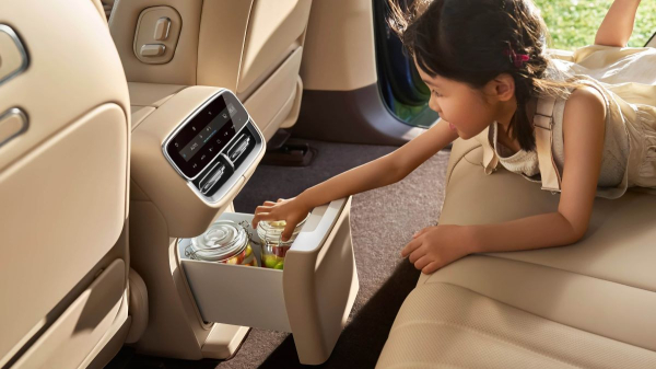 Кроссовер Aito/Seres M7 второго поколения: полноценная премьера Кроссовер Aito/Seres M7 второго поколения: полноценная премьера