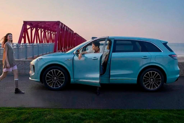 Shangjie H5: показан первенец новой марки от Huawei и SAIC