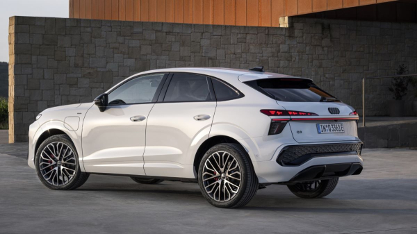 Audi Q3 третьего поколения: теперь в версии Sportback
