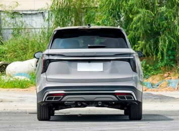 Новый Hongqi HS7 II второго поколения: объявлены российские цены Новый Hongqi HS7 II второго поколения: объявлены российские цены